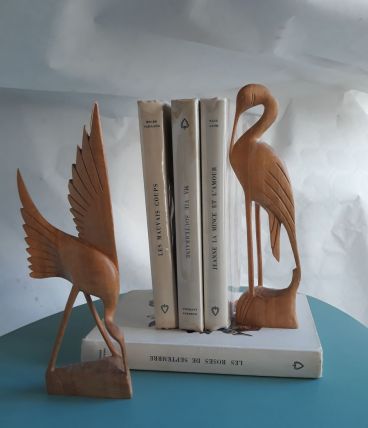 couple d'oiseau sculptés en bois clair