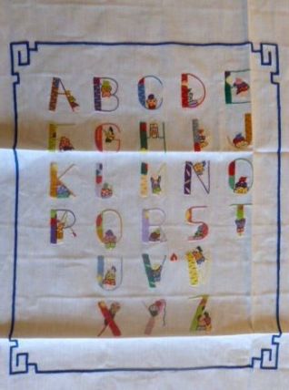 Abécédaire en coton brodé à la main 37 x 46 cm, à encadrer