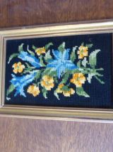 Lot de deux canevas, roses bleues et bouquet de fleurs