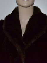 Manteau imitation fourrure marron avec grand col T.40