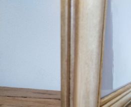 cadre beige en bois