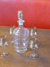 Service a liqueur, carafe et 5 verres, liserés or vintage 50