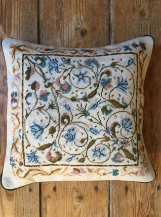Housse coussin brodé main petit-point, pure laine DMC 42x42