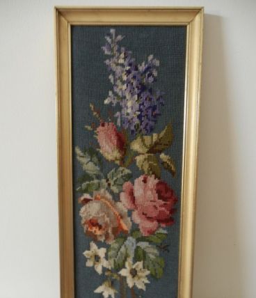 tapisserie canevas vintage encadrée fleurs roses et bleues