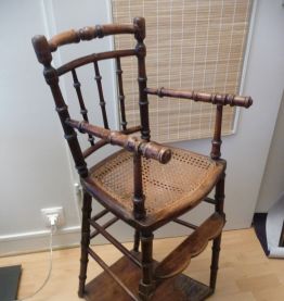 Chaise d'enfant ancienne en bois 