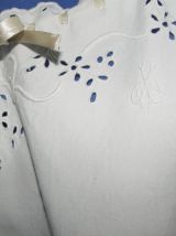 Ancienne chemise longue faite et brodée main
