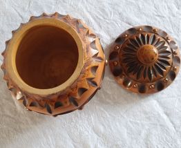 Pot à tabac en bois