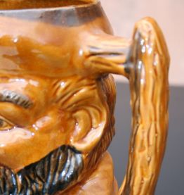 PICHET ANTHROPOMORPHE EN FAIENCE 22 x 17 x 13 cm