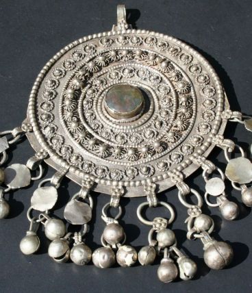 Ancien pendentif alliage d'argent cabochon pendeloques