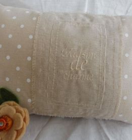 Coussin Maison de Charme / lin coton brodé