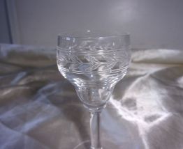 5 petits verres à liqueur cristal ciselé