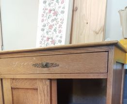 Petit buffet ancien avec 2 portes coulissantes