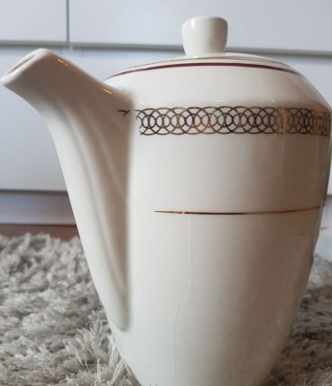 Ancienne Cafetiere / Theiere en porcelaine de Gien - Made in
