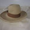 Ancien chapeau de poupée en feutrine beige