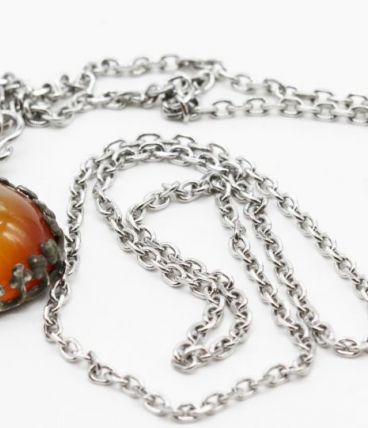 Collier avec pendentif cornaline