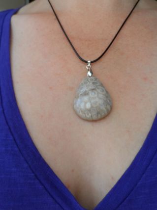Pendentif pierre Corail fossilisé 