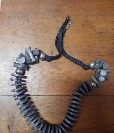Collier en bois et métal 