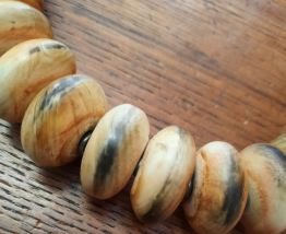 Collier vintage en corne
