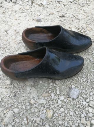 Ancienne paire de sabots Vernis 