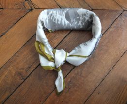 Foulard vintage neuf, motif moineaux
