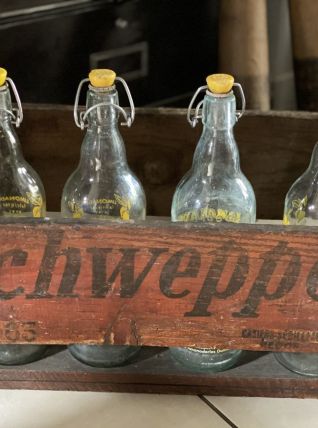 Ancienne caisse en bois Schweppes