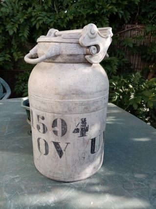 Bidon de lait ancien en  alu  30à33 litres hauteur 48 cm 
