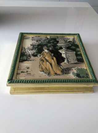 Ancienne boite en carton décorée