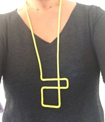 sautoir jaune