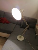 Lampe Ledu articulée  métal blanc sur socle. Années 1970