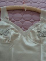 Chemise de nuit ancienne  T42/44 satinée
