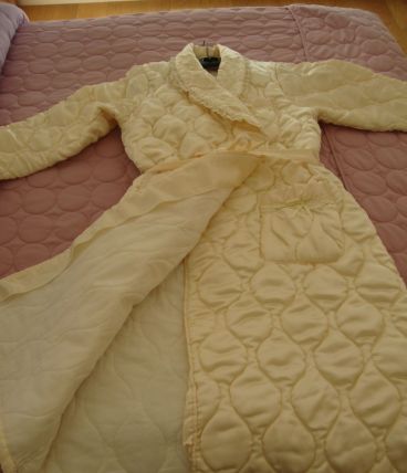 Ancienne robe de chambre  satinée 42/44