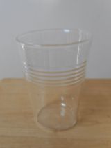 4 gobelets et carafe  (0,65l) en verre transparent