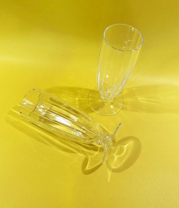 6 verres à champagnes ou apéritif en cristal.