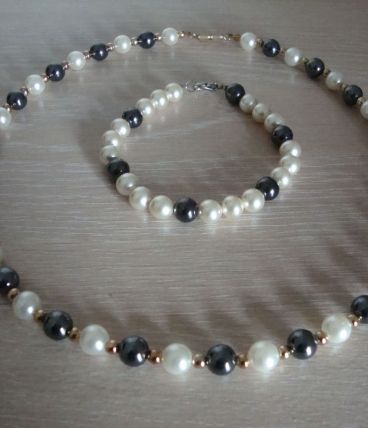 Parure ancienne collier et bracelet perles blanches et noire
