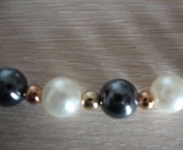 Parure ancienne collier et bracelet perles blanches et noire