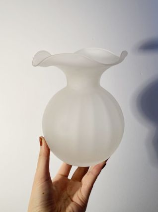Vase Lancel forme boule verre dépoli soufflé travail de Mura