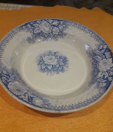 Plat en porcelaine de Sarreguemines