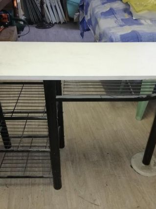 BUREAU EN FER ARTISANAL ET SES 2 CHAISES