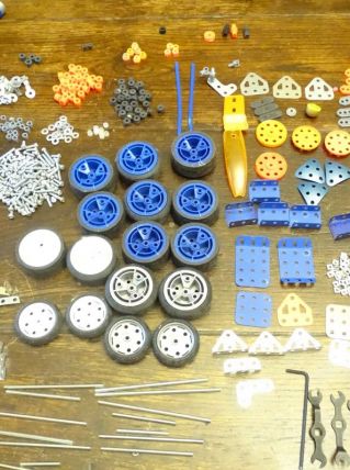 Lot de pièces Meccano