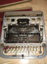 Ancienne machine a ecrire JAPY