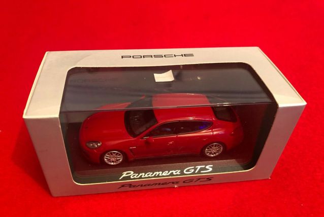 Porsche Panamera GTS  1/43 Minichamps