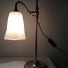 LAMPE SUR PIED ARTICULEE AVEC ABAT JOUR EN OPALINE