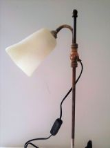 LAMPE SUR PIED ARTICULEE AVEC ABAT JOUR EN OPALINE