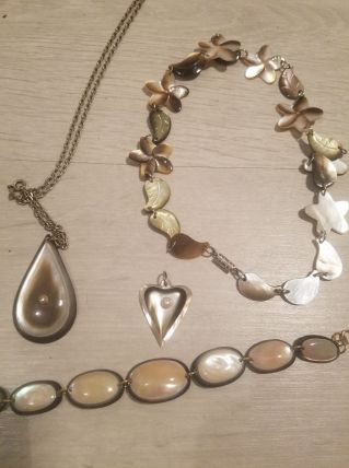 Parure bijoux nacre.