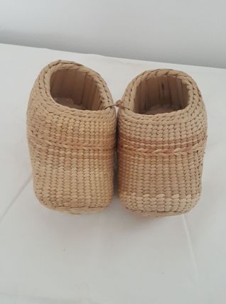 Ancienne petite paire de sabots en rotin 