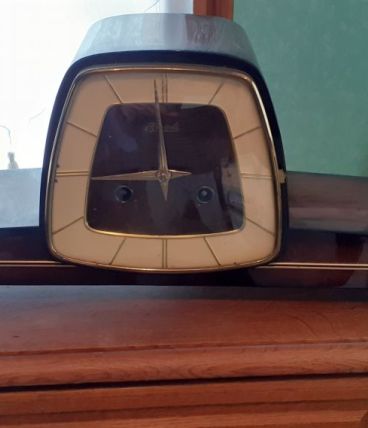 Horloge de table,fonctionne,prévoir un nettoyage du mécanism