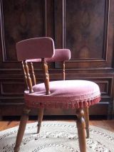 Chaise ancienne en velours rose 