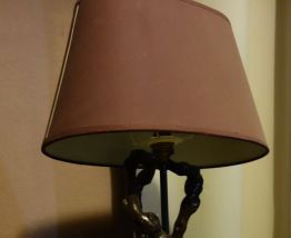 LAMPE ANCIENNE  AVEC PIED DE VIGNE 