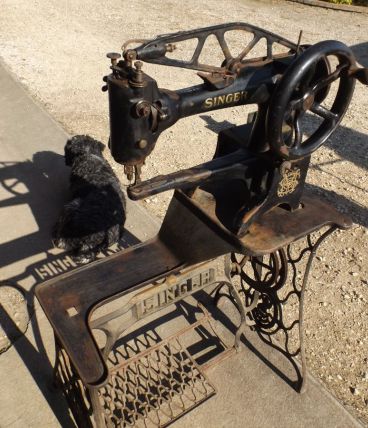 MACHINE A COUDRE SIN GER COL DE CYGNE ANCIENNE  FONCTIONNE