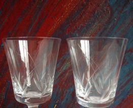 Deux anciens verres en cristal